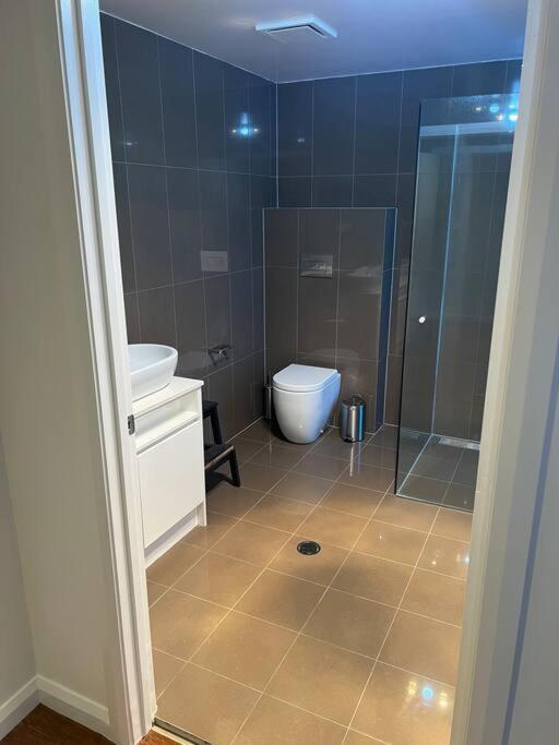 Large Executive 3 Bedroom Yarralumla Экстерьер фото
