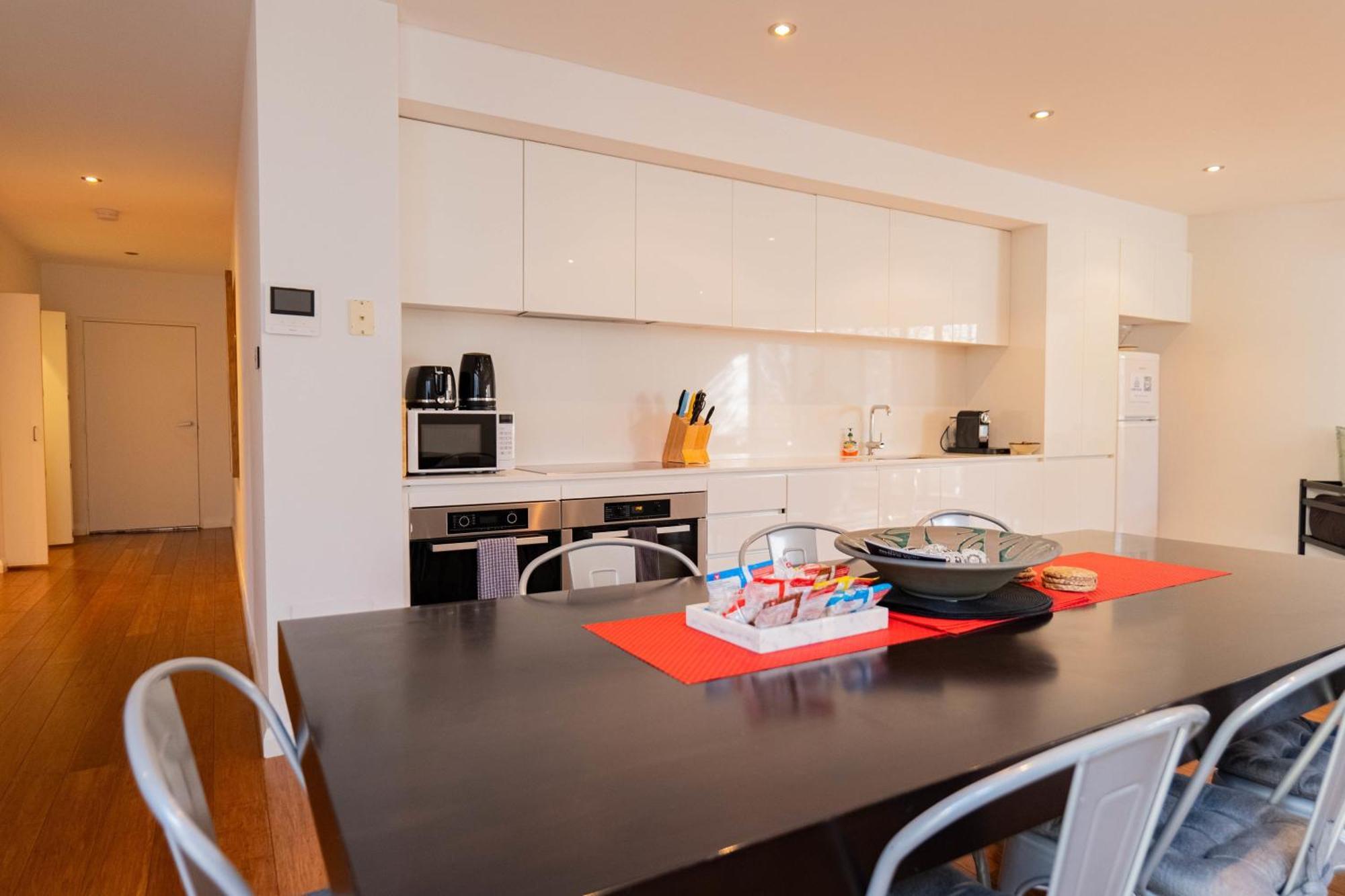 Large Executive 3 Bedroom Yarralumla Экстерьер фото