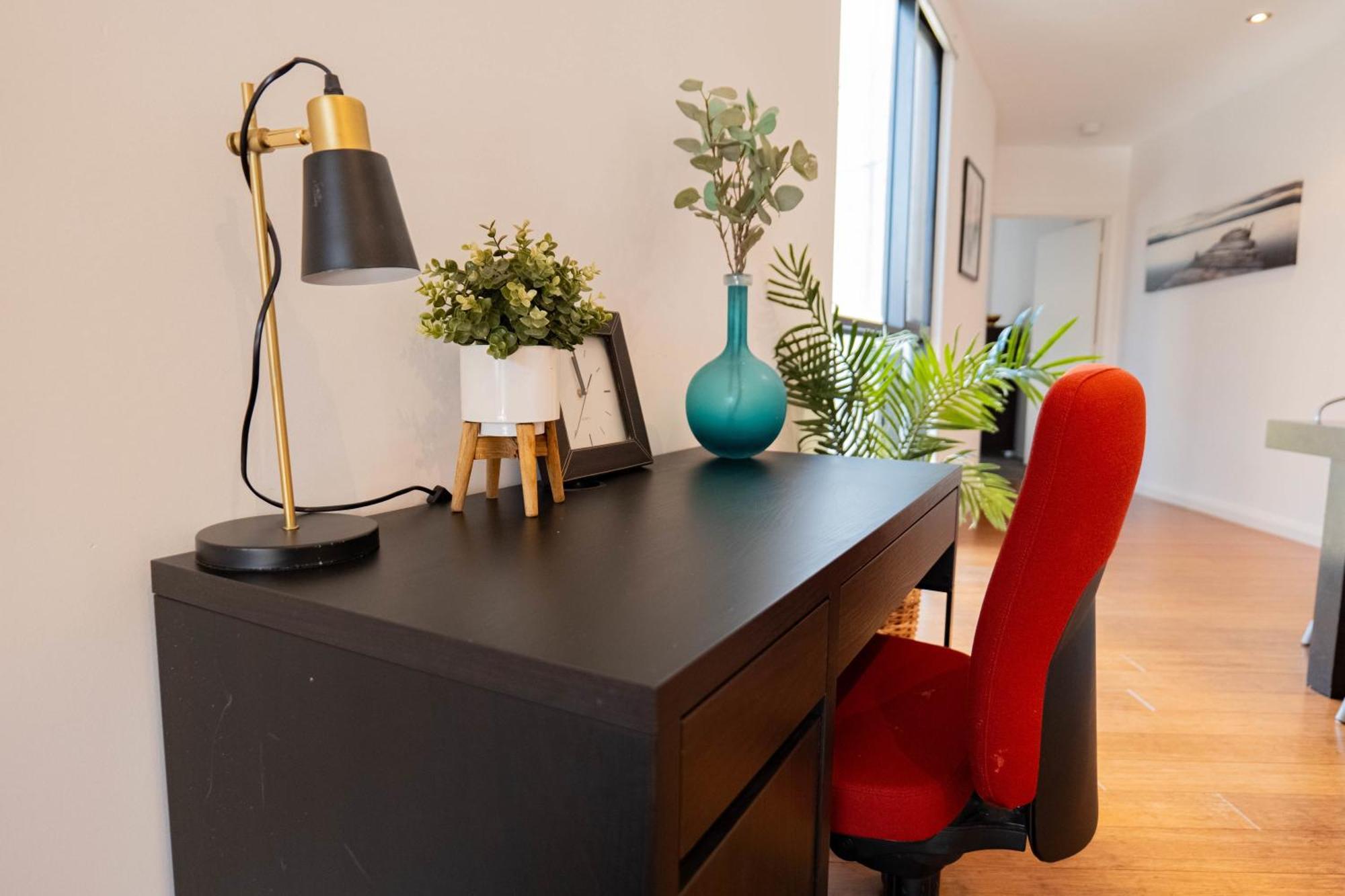 Large Executive 3 Bedroom Yarralumla Экстерьер фото