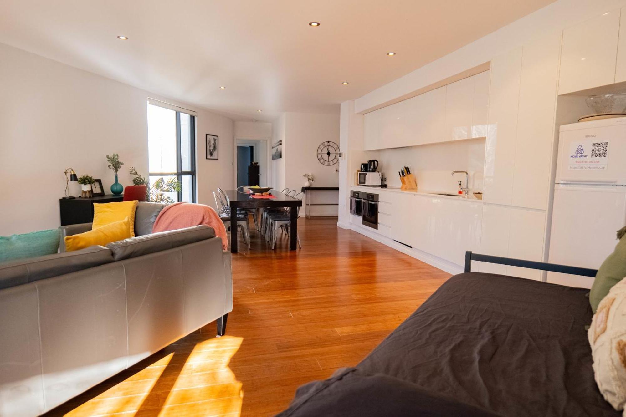 Large Executive 3 Bedroom Yarralumla Экстерьер фото