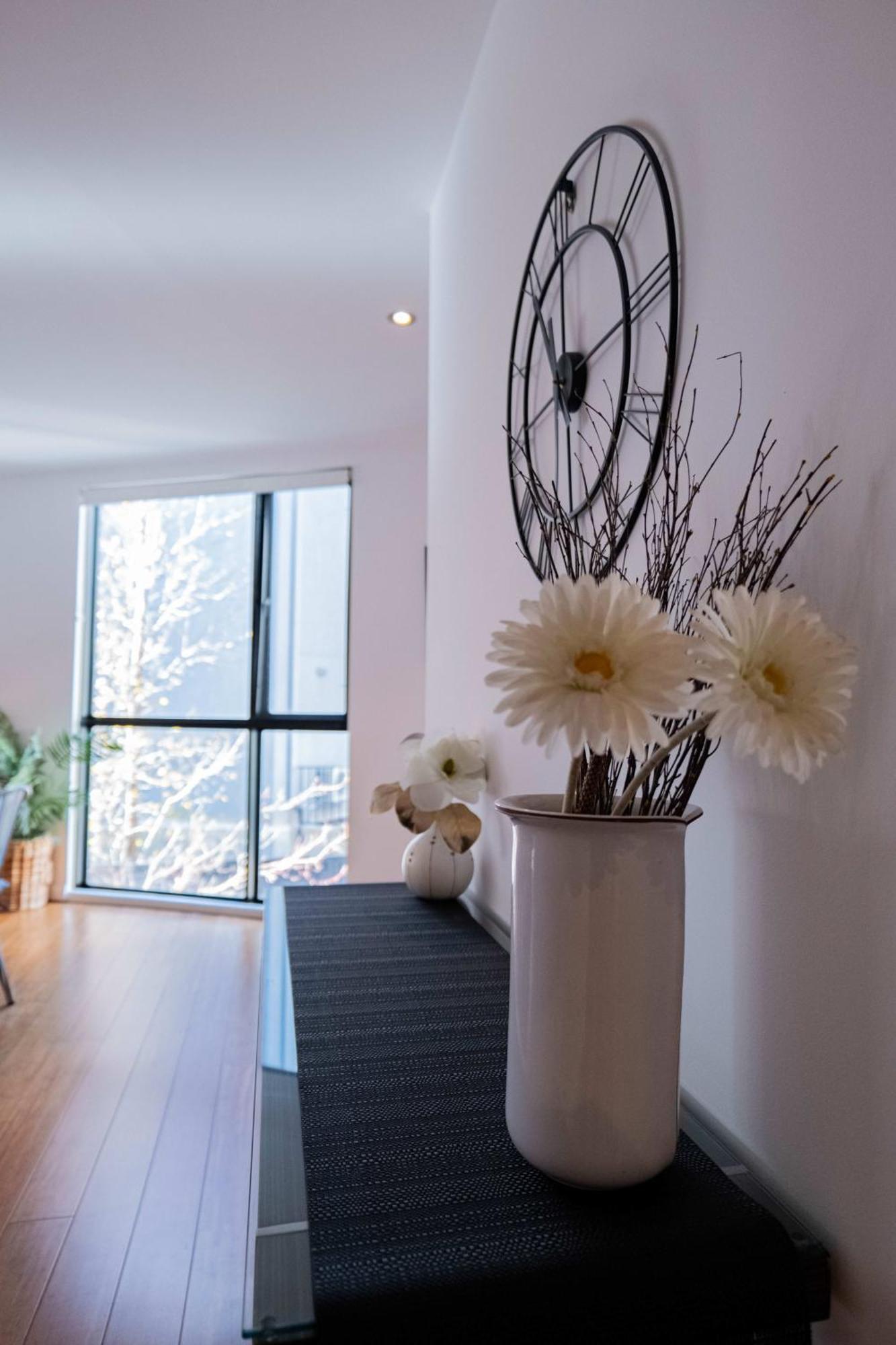 Large Executive 3 Bedroom Yarralumla Экстерьер фото
