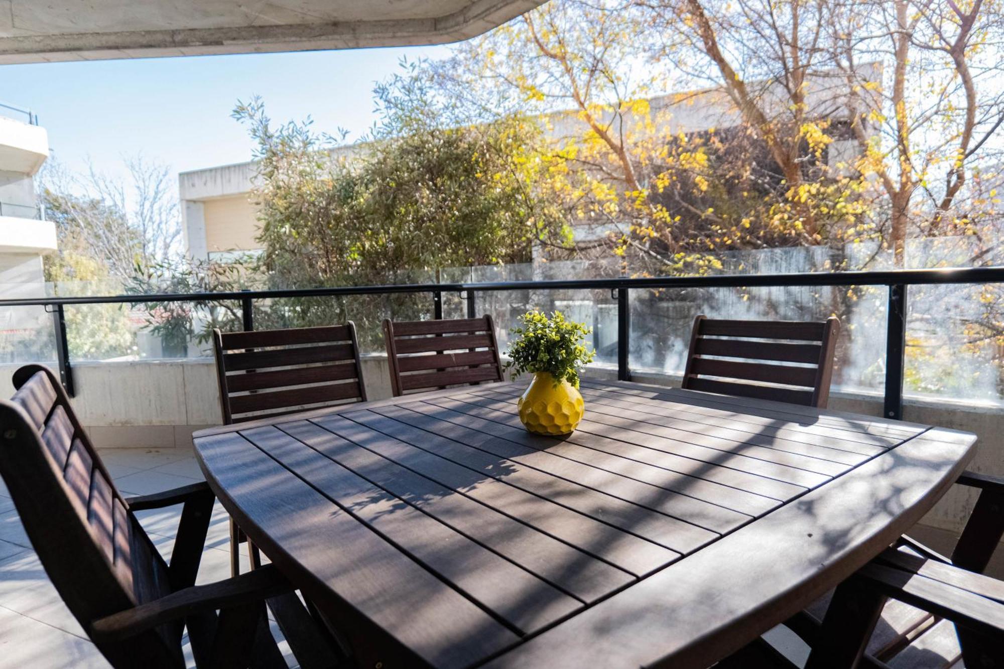 Large Executive 3 Bedroom Yarralumla Экстерьер фото