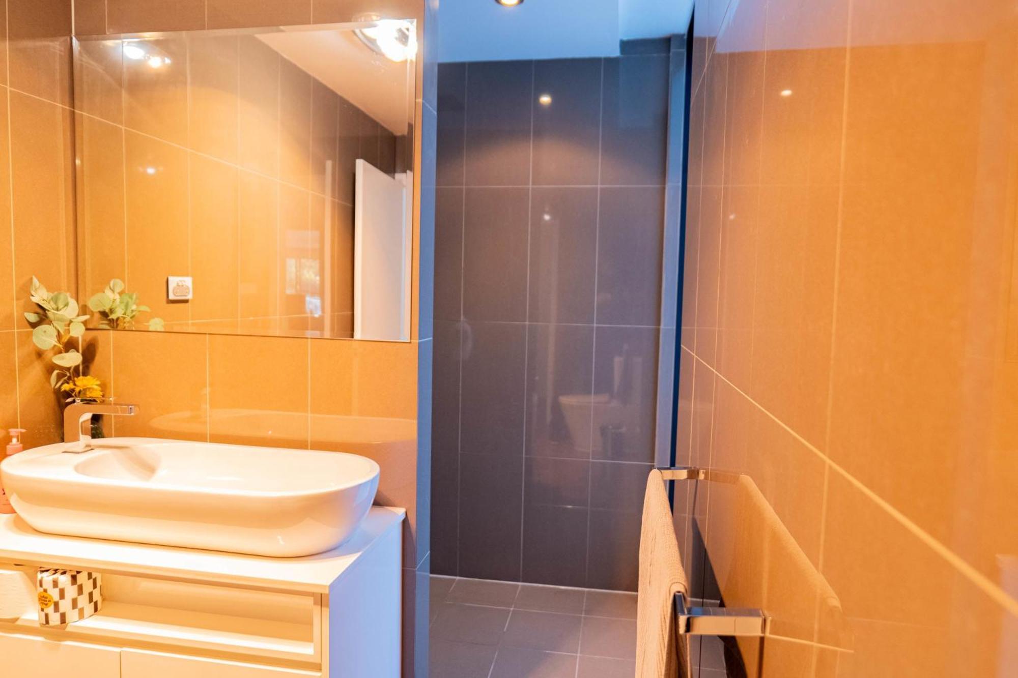 Large Executive 3 Bedroom Yarralumla Экстерьер фото