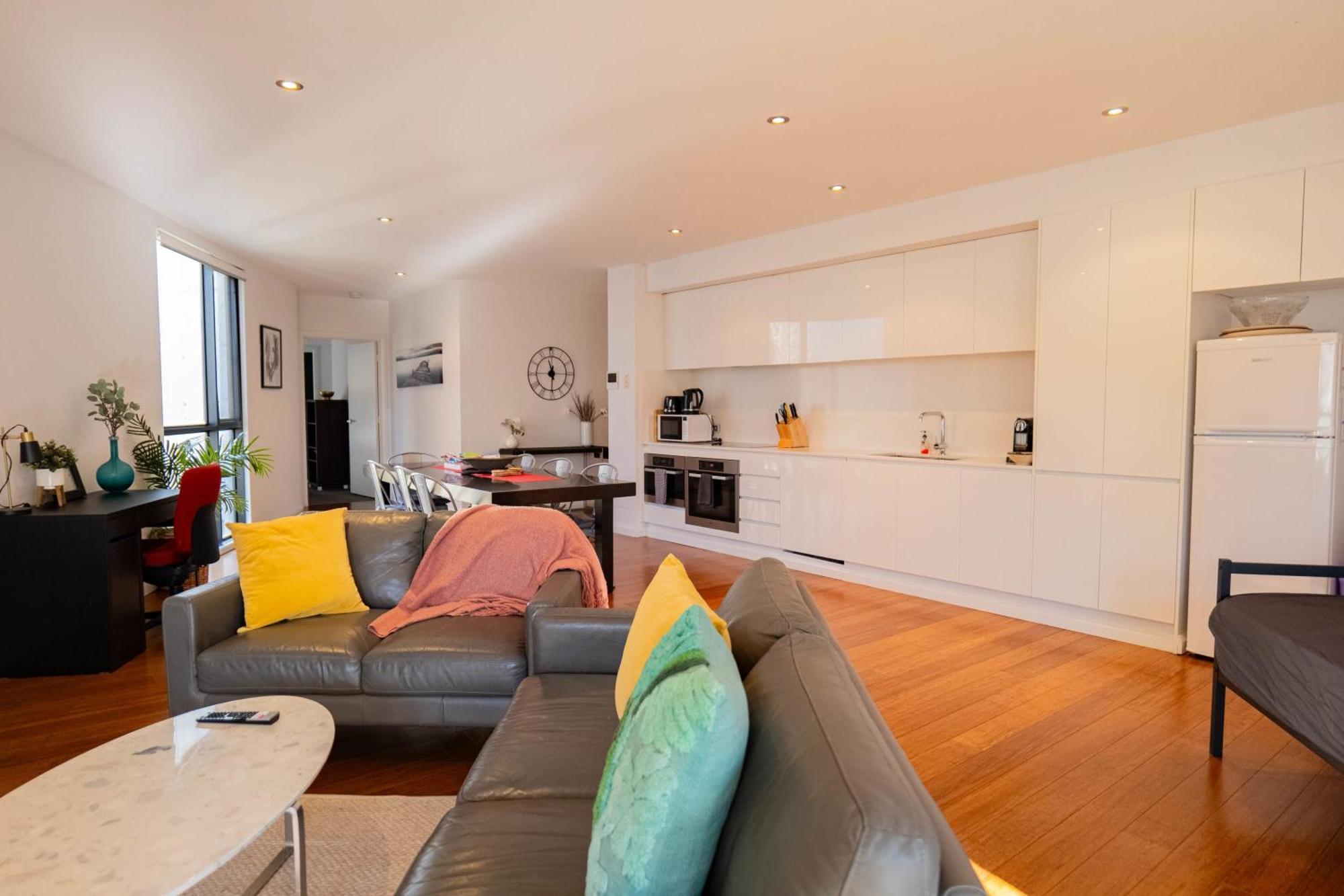 Large Executive 3 Bedroom Yarralumla Экстерьер фото